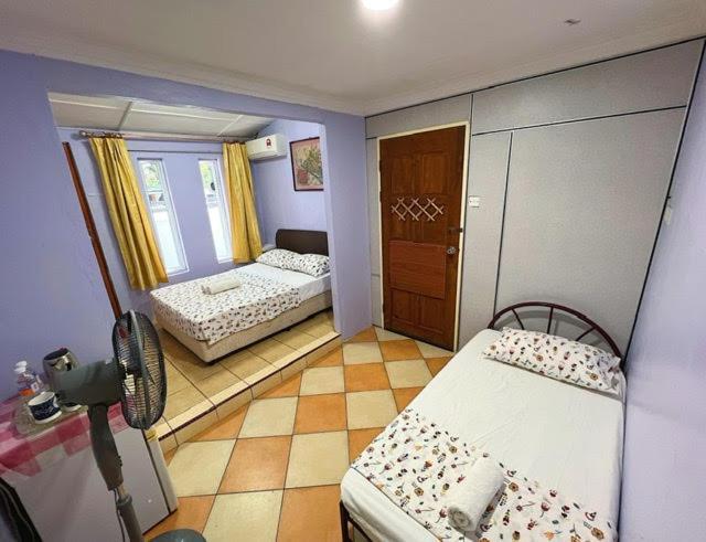 Merdeka Guest House 2 Kuching Exterior photo