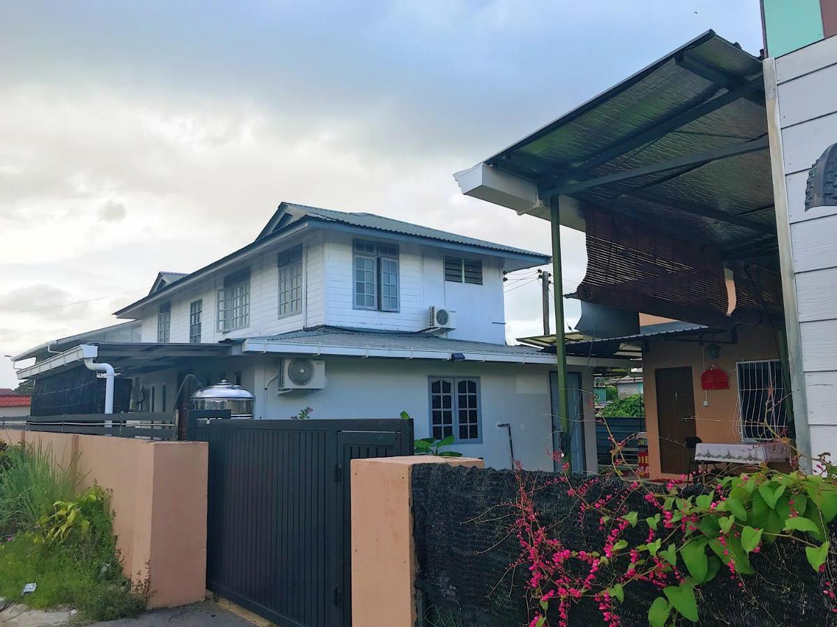 Merdeka Guest House 2 Kuching Exterior photo